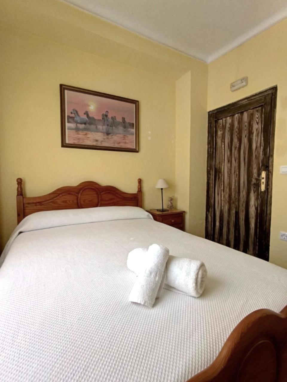 Hostal R-Conecta Cuevas De San Marcos Exterior foto